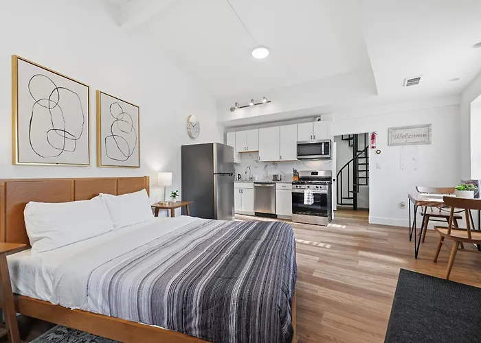Bright And Cozy 1a Modern And Stylish Apartment, Free Street Parking Pittsburgh