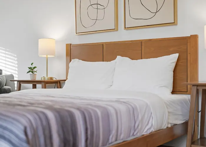 Bright And Cozy 1a Modern And Stylish Apartment, Free Street Parking * Pittsburgh
