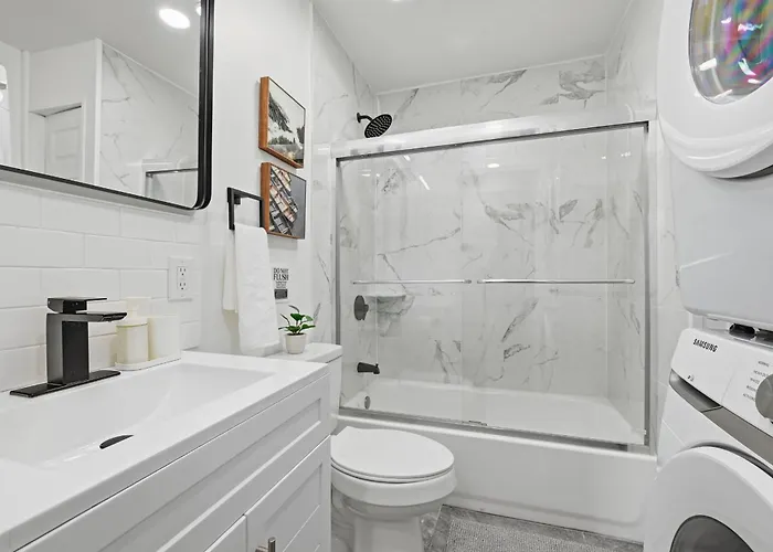 Bright And Cozy 1a Modern And Stylish Apartment, Free Street Parking Apartment *