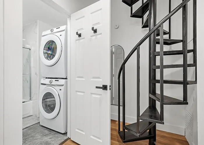Bright And Cozy 1a Modern And Stylish Apartment, Free Street Parking Pittsburgh